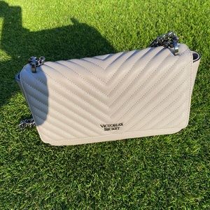 Luxurious Victoria’s Secret chain bag